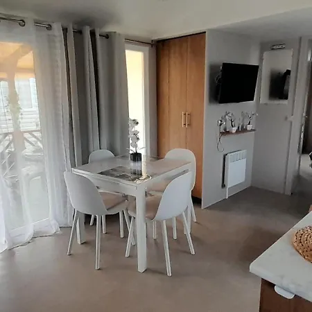 Mobil'home Neuf Montourey A Campsite